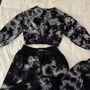 Alice + Olivia Tie Dye Sweatset (sweatpants and sweatshirt)
